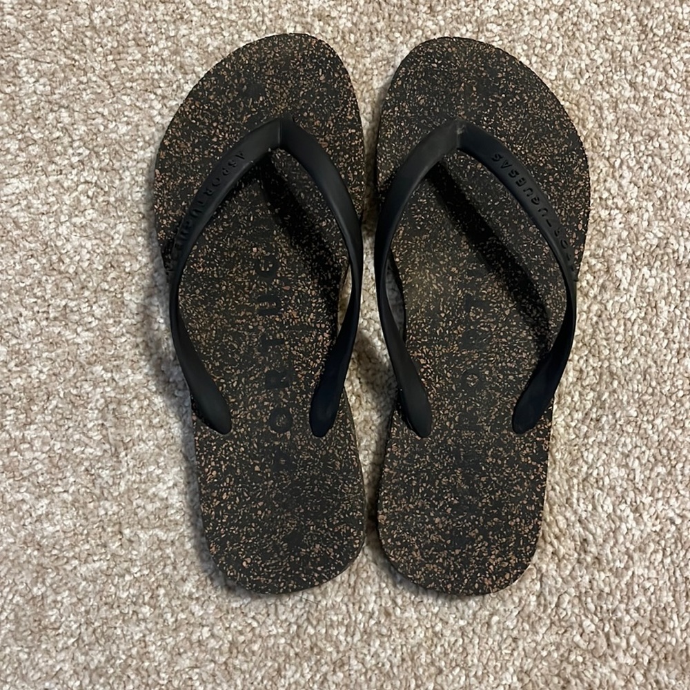 Brand New Asporruguesas flip flops